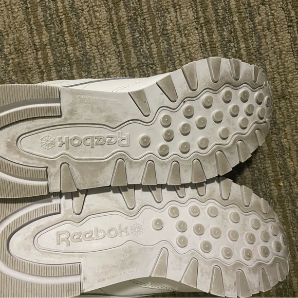 Reebok classic leather white blue and pink sneakers size 6.5 - Picture 4 of 4